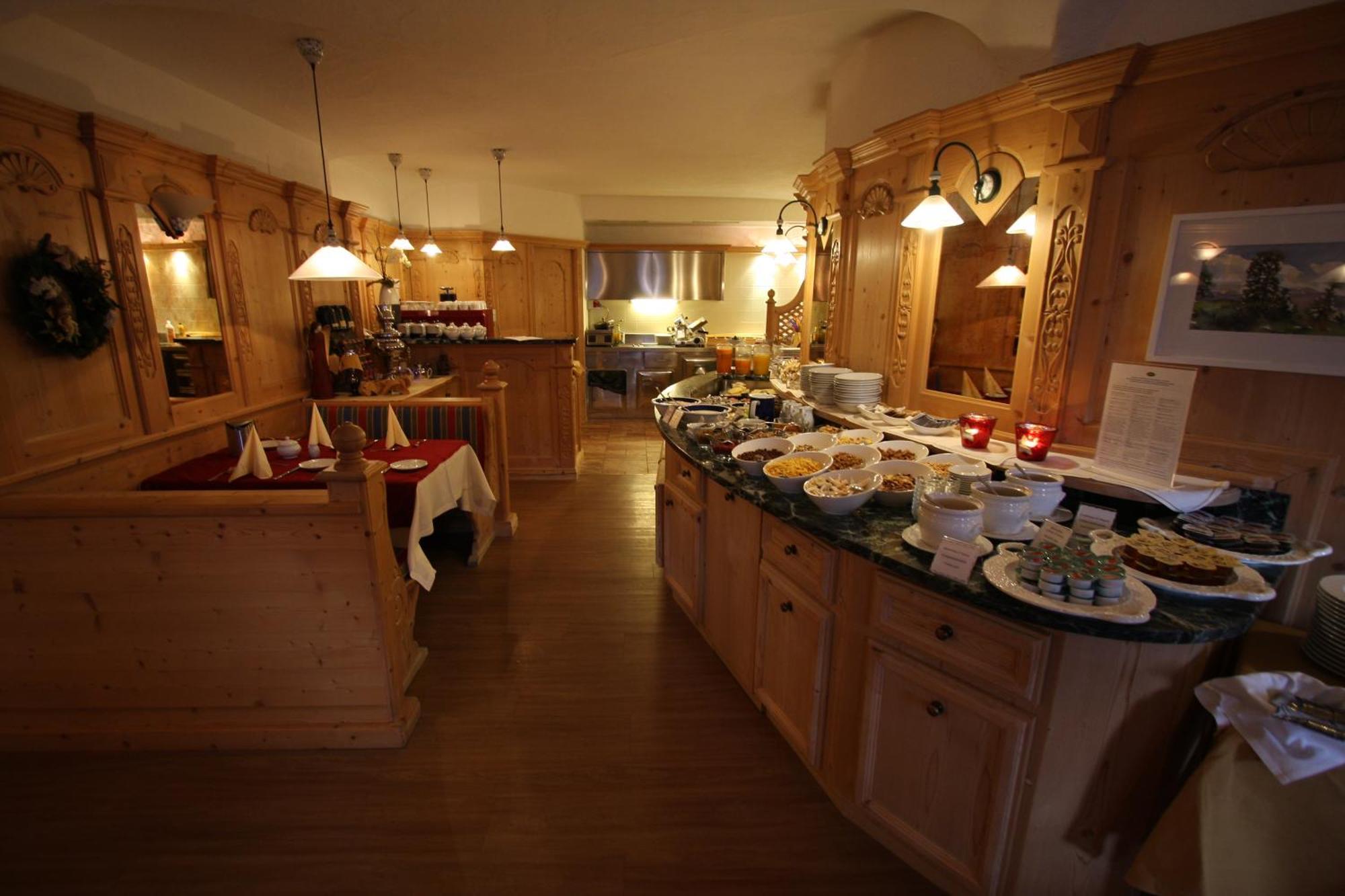 Garni Criss Lejlighedshotel Colfosco Eksteriør billede