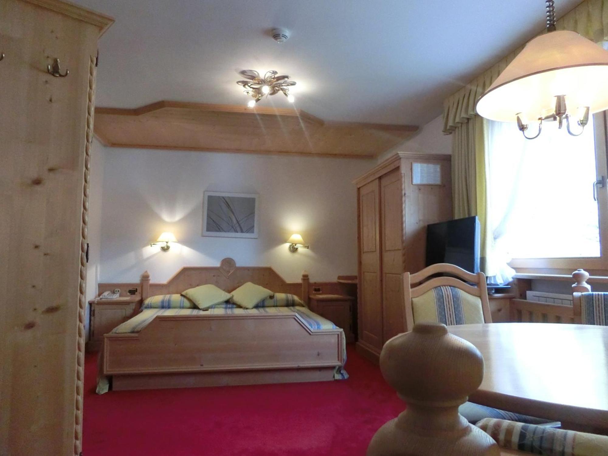 Garni Criss Lejlighedshotel Colfosco Eksteriør billede